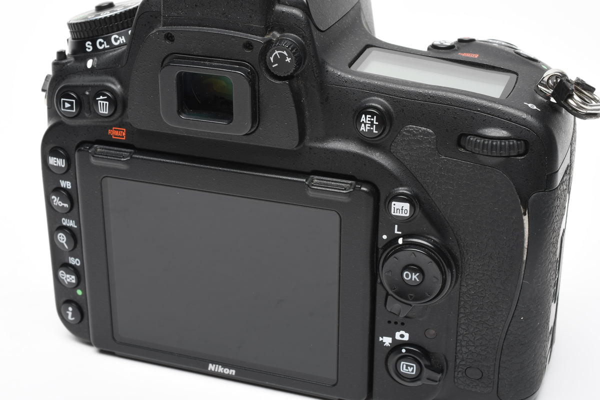 Nikon D750 DSLR Body w/batt, charger, strap, 269K Acts