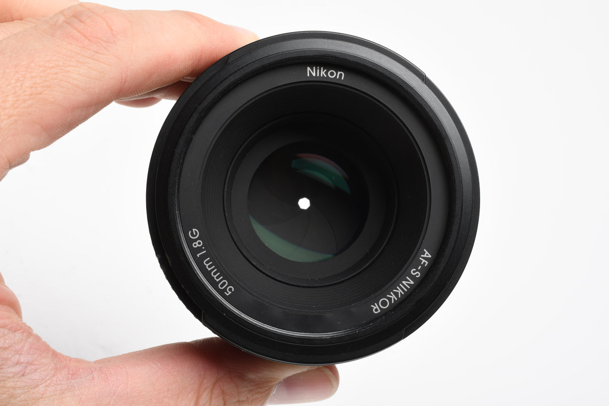 Nikon Nikkor AF-S 50mm f1.8G prime lens, caps, Very clean