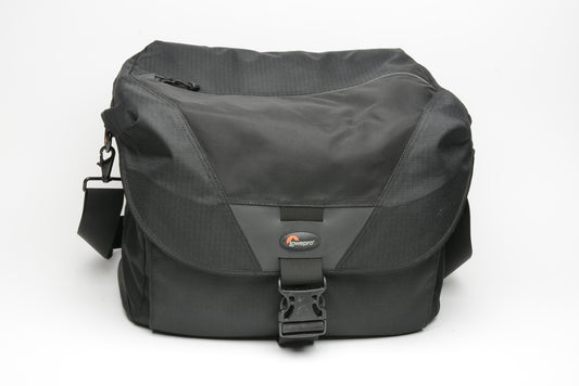 Lowepro Stealth Reporter D650AW large camera carry shoulder bag, nice & clean