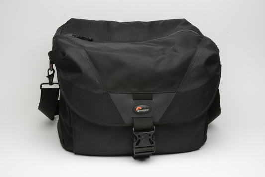 Lowepro Stealth Reporter D650AW large camera carry shoulder bag, nice & clean