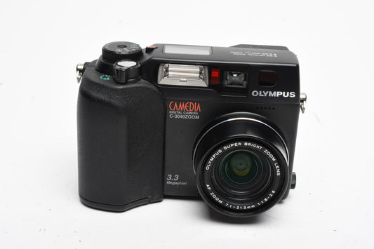 Olympus C3040 Zoom 3.3MP Digital Point&Shoot camera, 128MB card, tested, clean