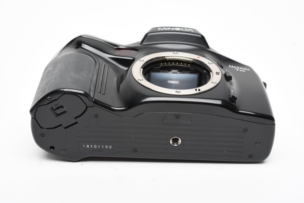Minolta Maxxum 7xi QD 35mm SLR Body, manual, strap, Tested, Great!