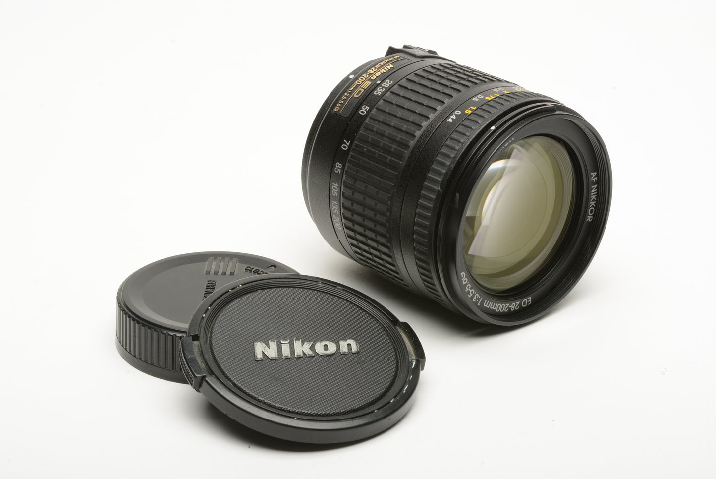 Nikon AF Nikkor 28-200mm f/3.5-5.6 G ED Lens w/Caps, clean and compact