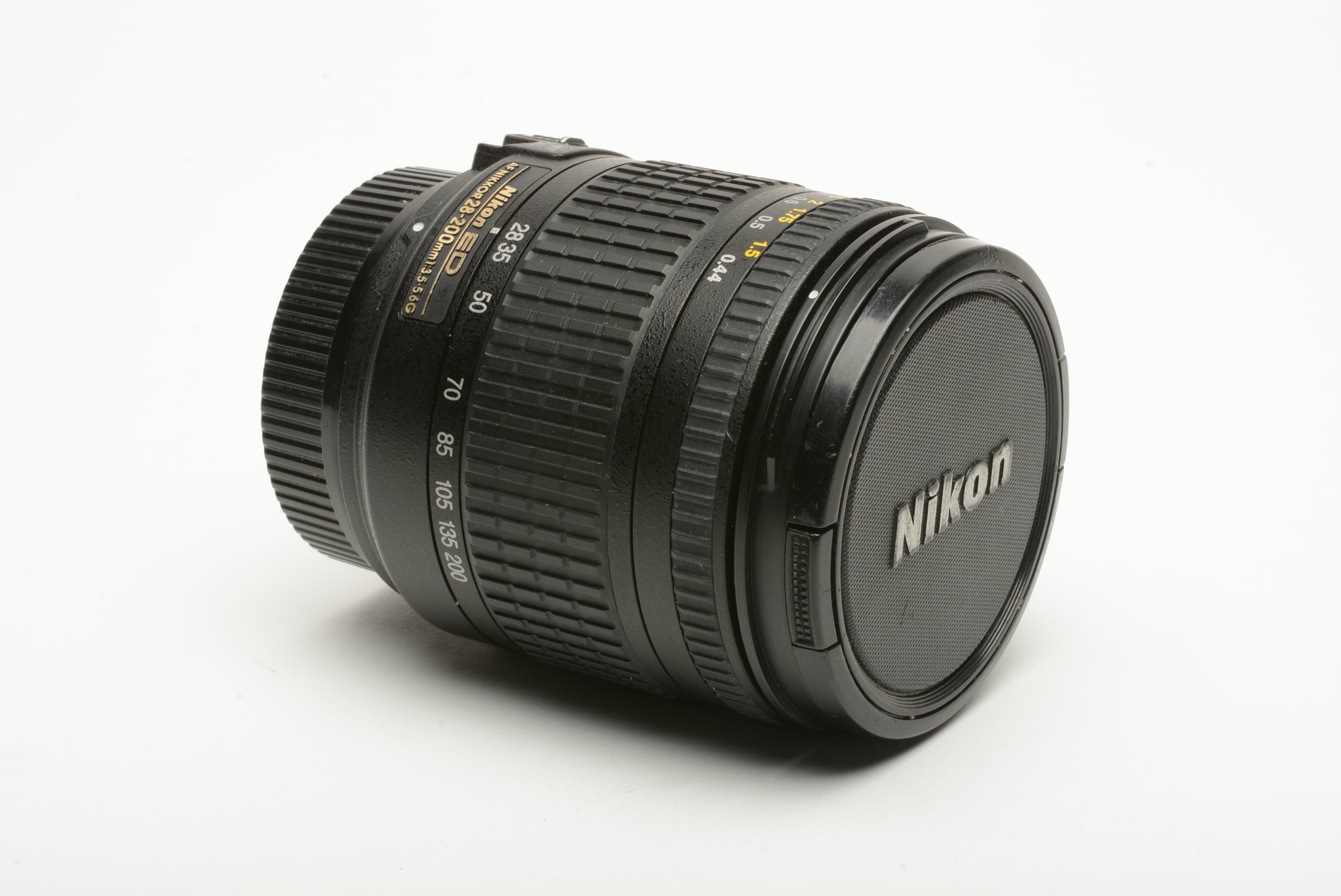 Nikon AF Nikkor 28-200mm f/3.5-5.6 G ED Lens w/Caps, clean and compact