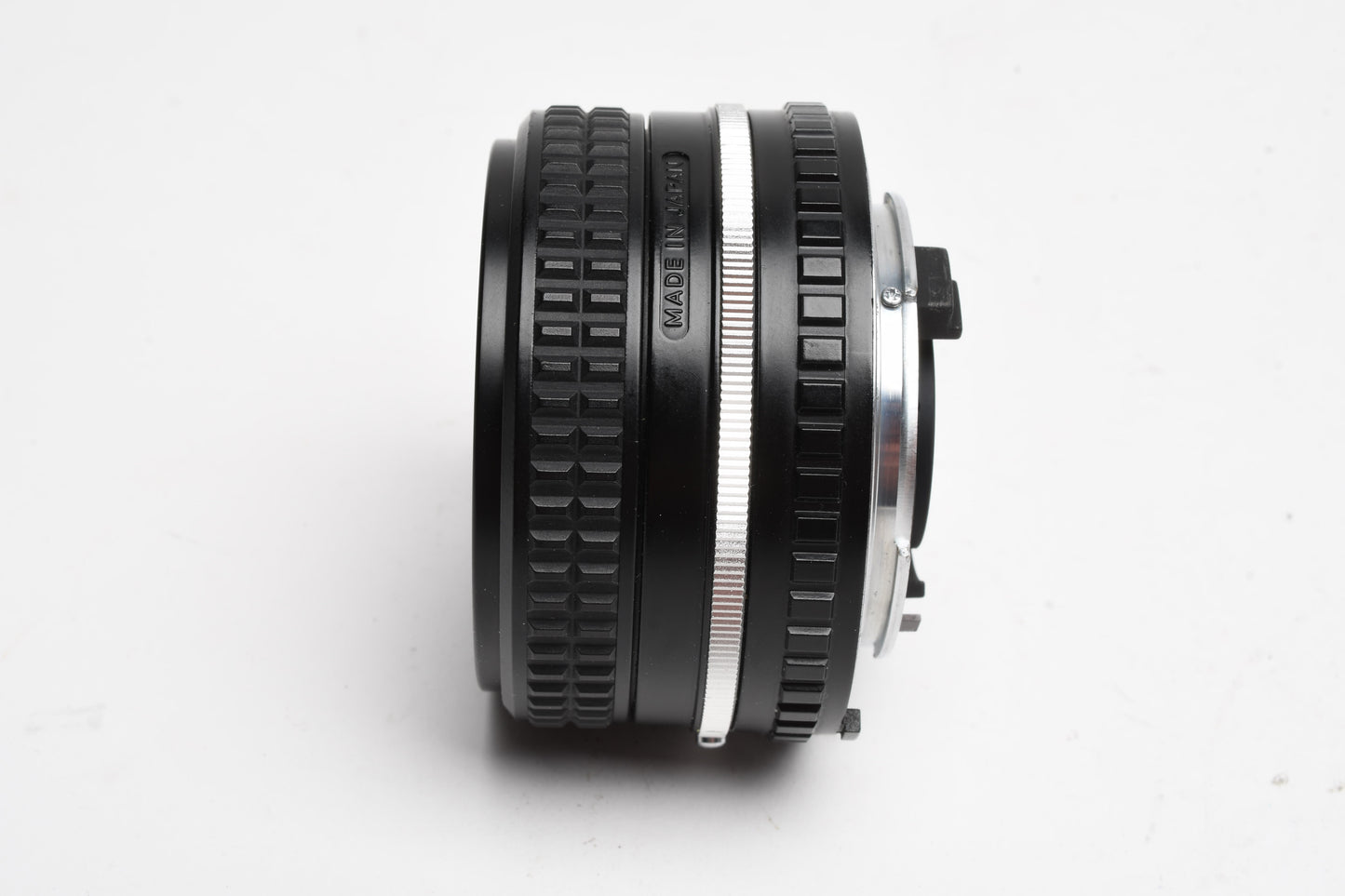 Nikon Series E 28mm f2.8 Wide angle lens, caps, good *Read