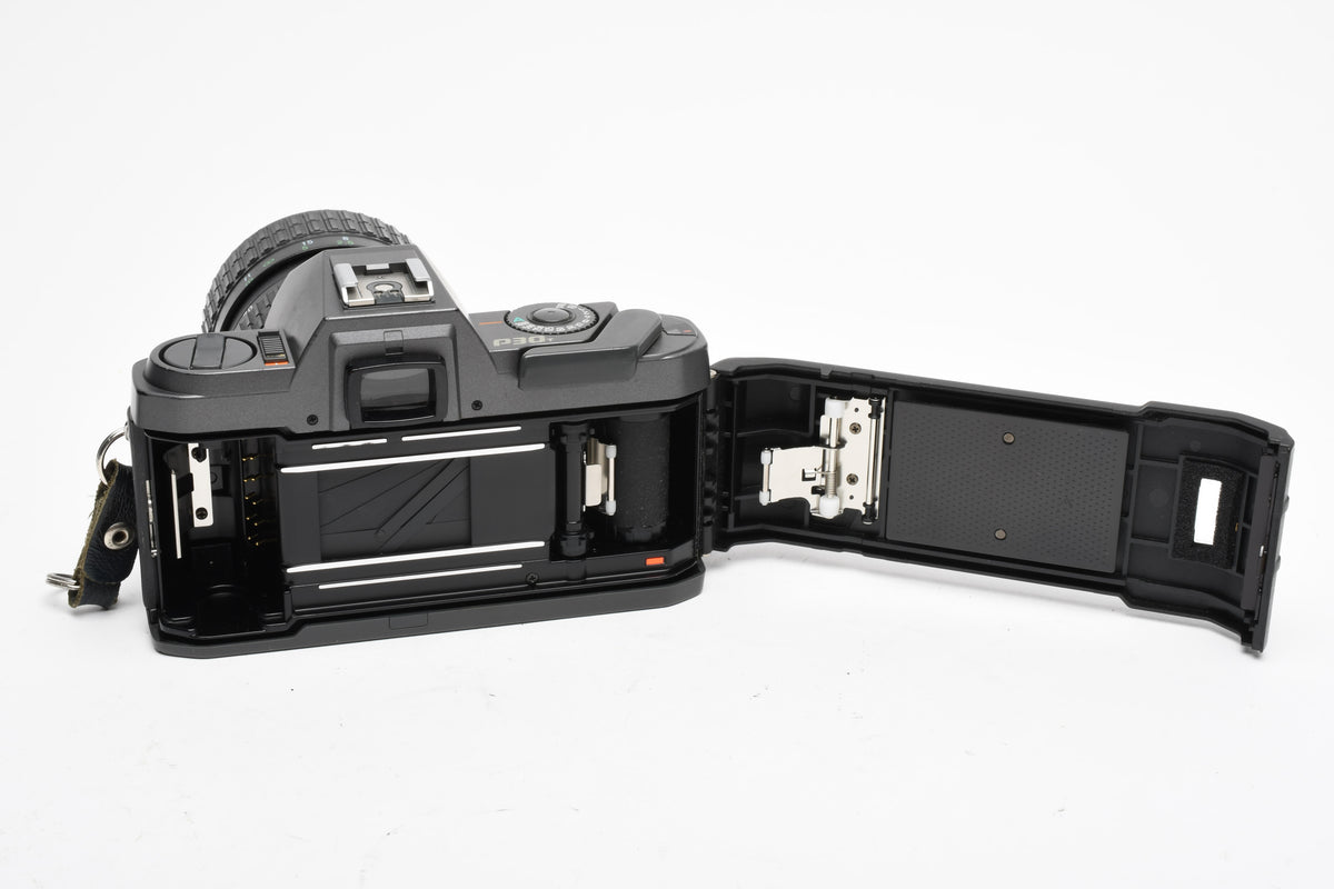 Pentax P30T 35mm SLR w/Takumar-A 28-80mm zoom, strap, tested, *Read