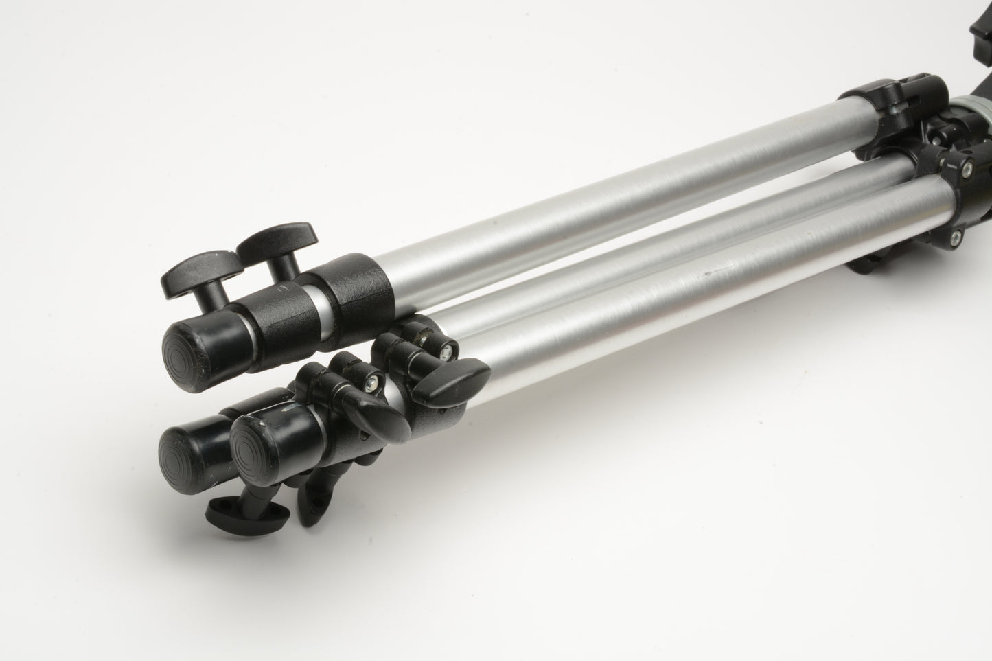 Bogen 3411 tripod w/3025 3D Head, Nice and clean combo, Great!