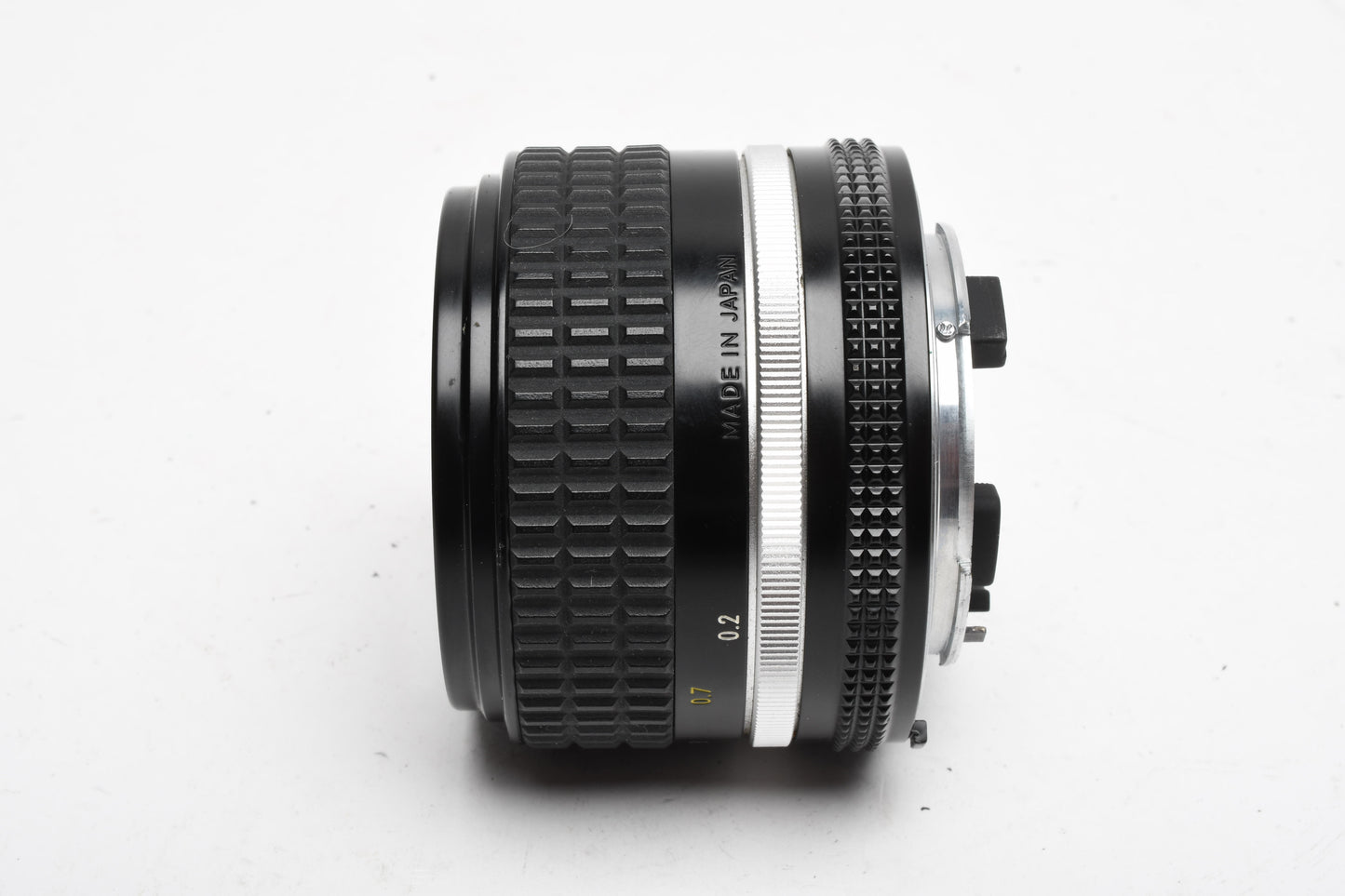 Nikon Nikkor 28mm f2.8 AIS mount lens, caps, 1A, nice & clean, Sharp!