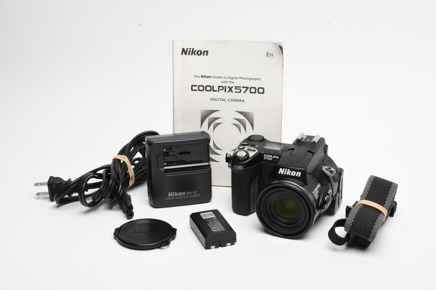 Nikon Coolpix 5700 5MP Digital Point&Shoot camera, 1GB CF, Manual