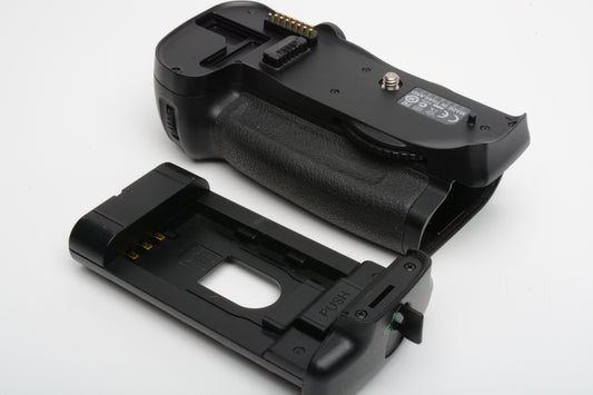 Nikon MB-D10 Multi Power Battery Grip Genuine + 2X chambers and battery