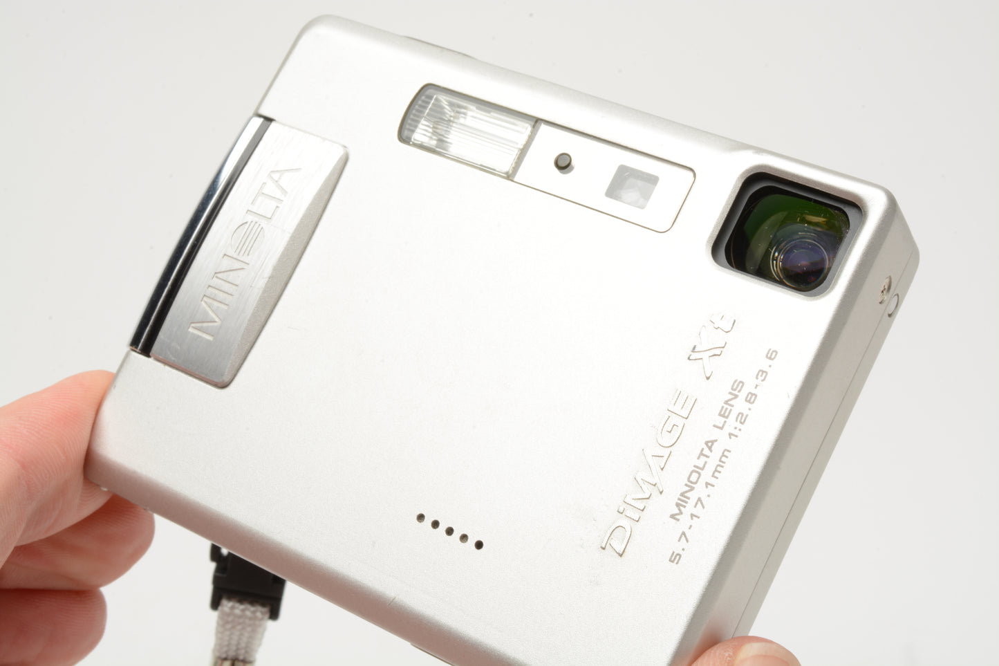 Minolta Dimage XT 3.2MP Digital Point&Shoot camera, case, batt+charger+2GB SD