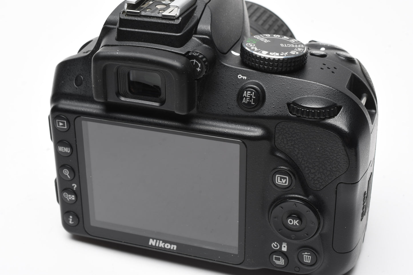 Nikon D3300 DSLR w/18-55mm zoom Batt, charger, strap, Only 9092 Acts