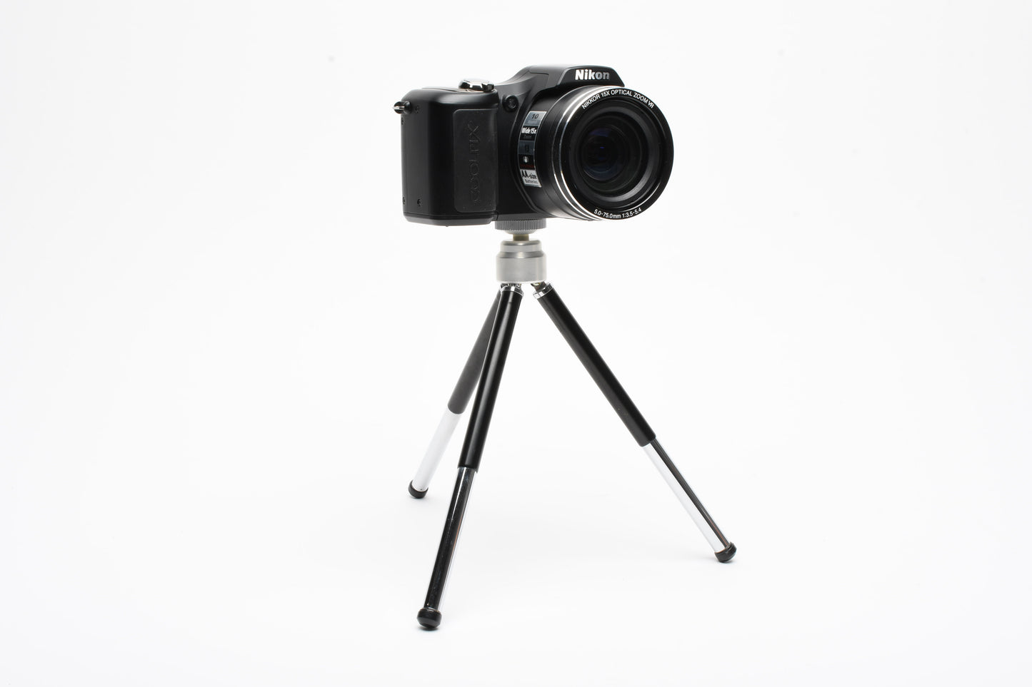 Nikon Coolpix L100 10MP Digital Point&Shoot camera, tripod, case, strap, clean!