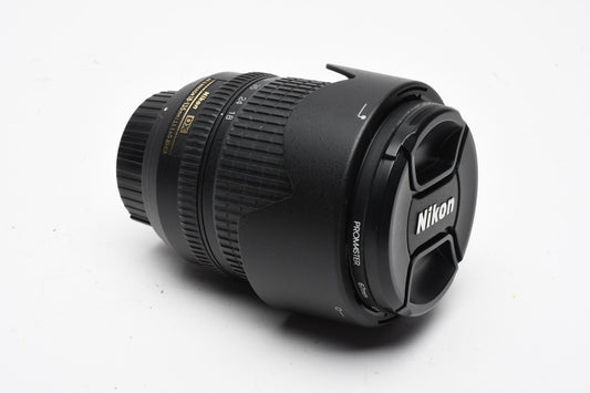 Nikon AF-S Nikkor 18-135mm f3.5-5.6G ED zoom lens, caps +UV +Hood, Mint-