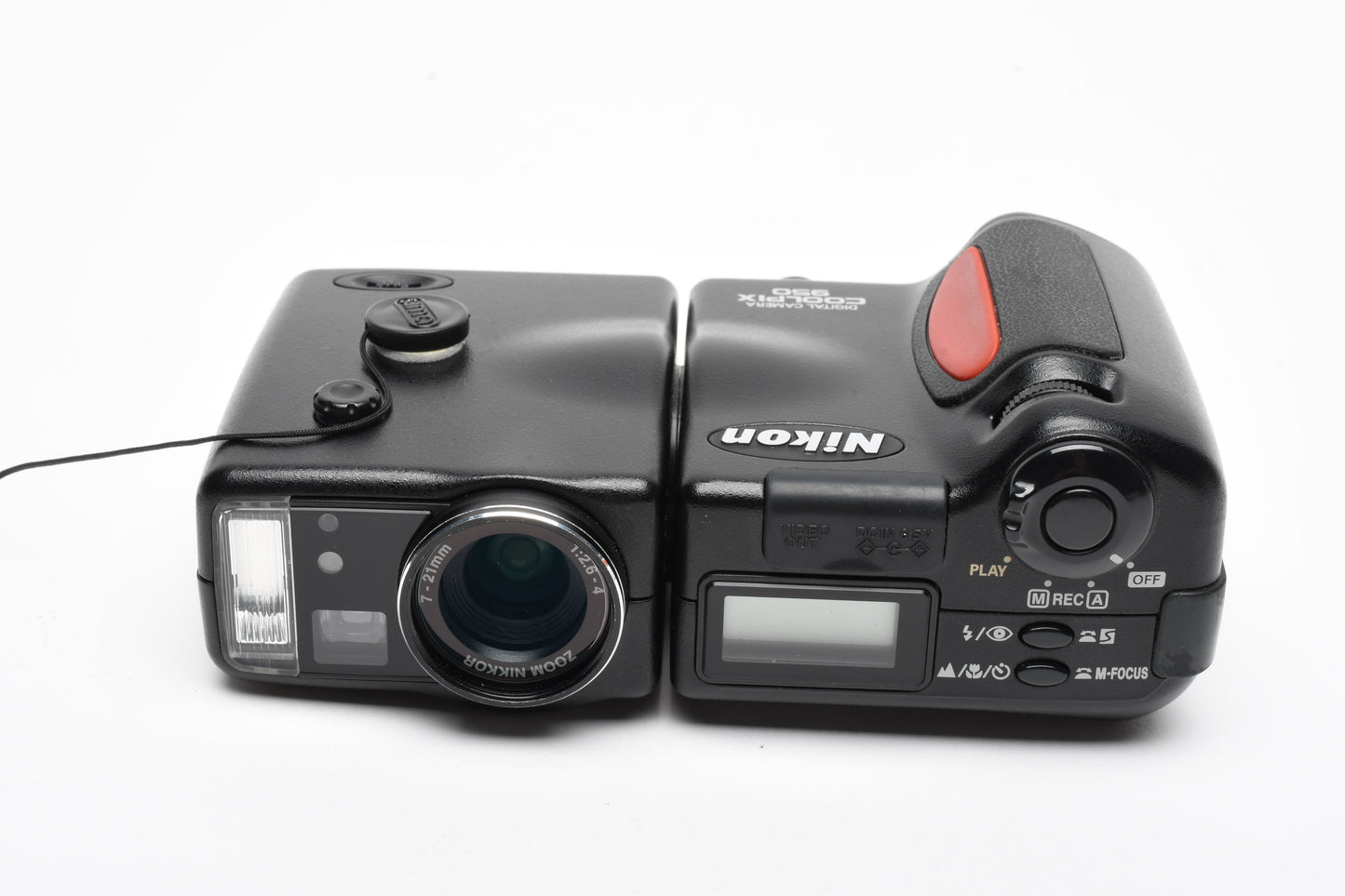 Nikon Coolpix 950 Digital Point&Shoot 3.2MP camera, case, 64MB CF