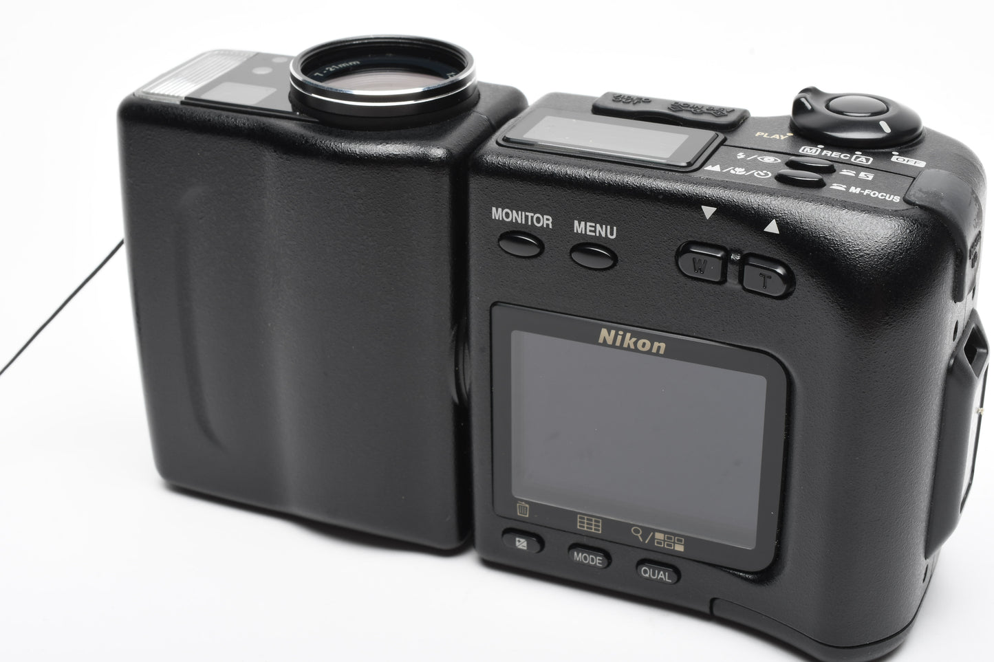 Nikon Coolpix 950 Digital Point&Shoot 3.2MP camera, case, 64MB CF