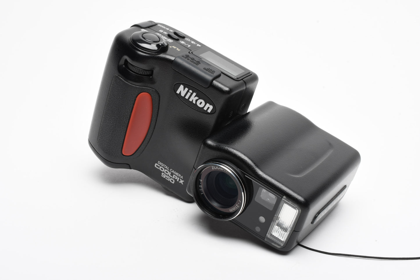 Nikon Coolpix 950 Digital Point&Shoot 3.2MP camera, case, 64MB CF