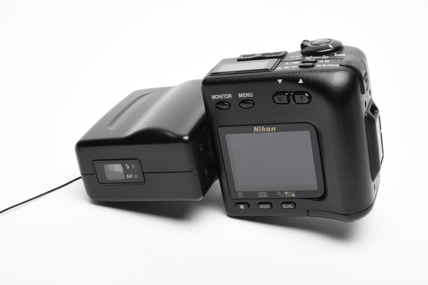 Nikon Coolpix 950 Digital Point&Shoot 3.2MP camera, case, 64MB CF