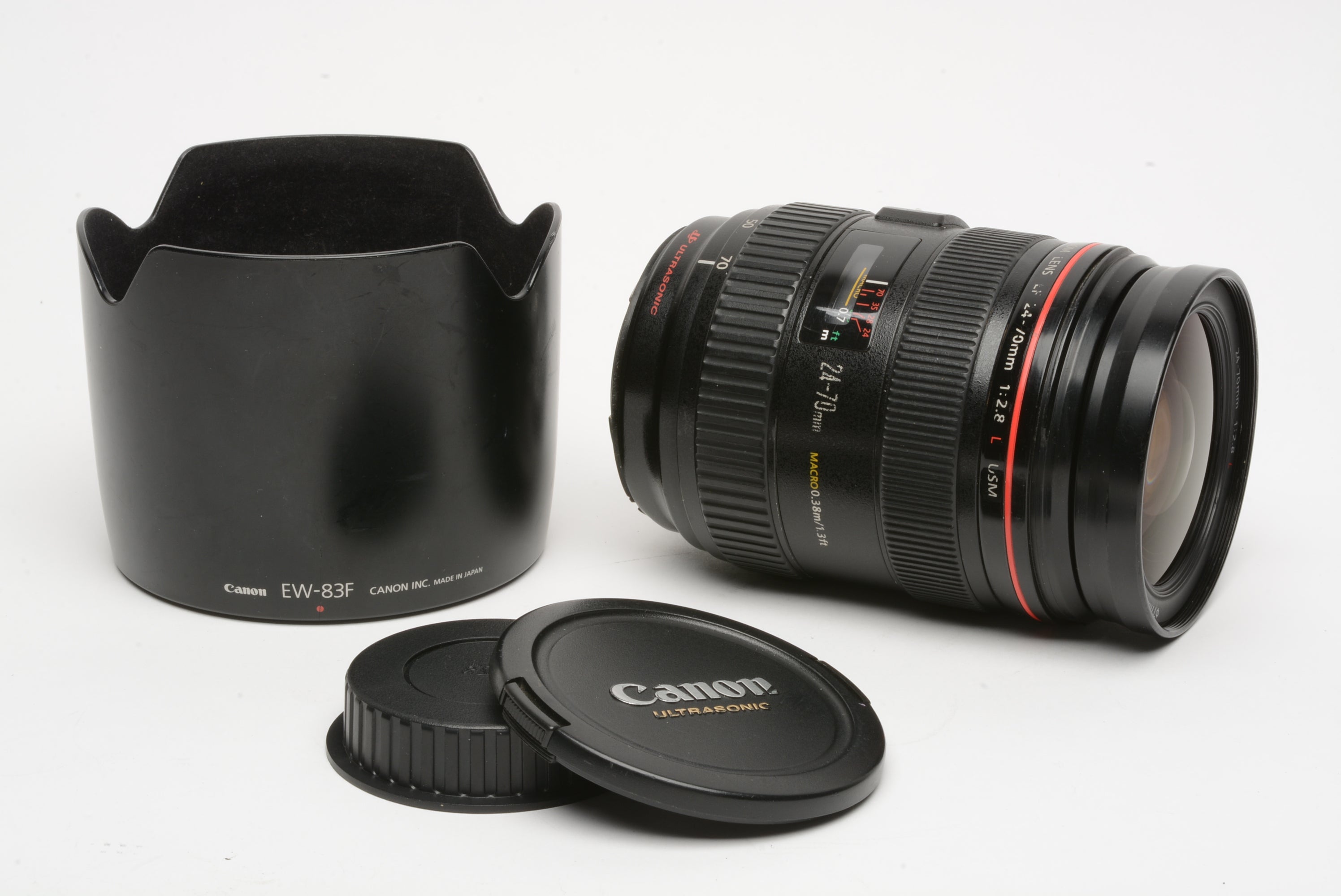 Canon EF 24-70mm f2.8L USM zoom lens, hood, caps, very sharp, Read*