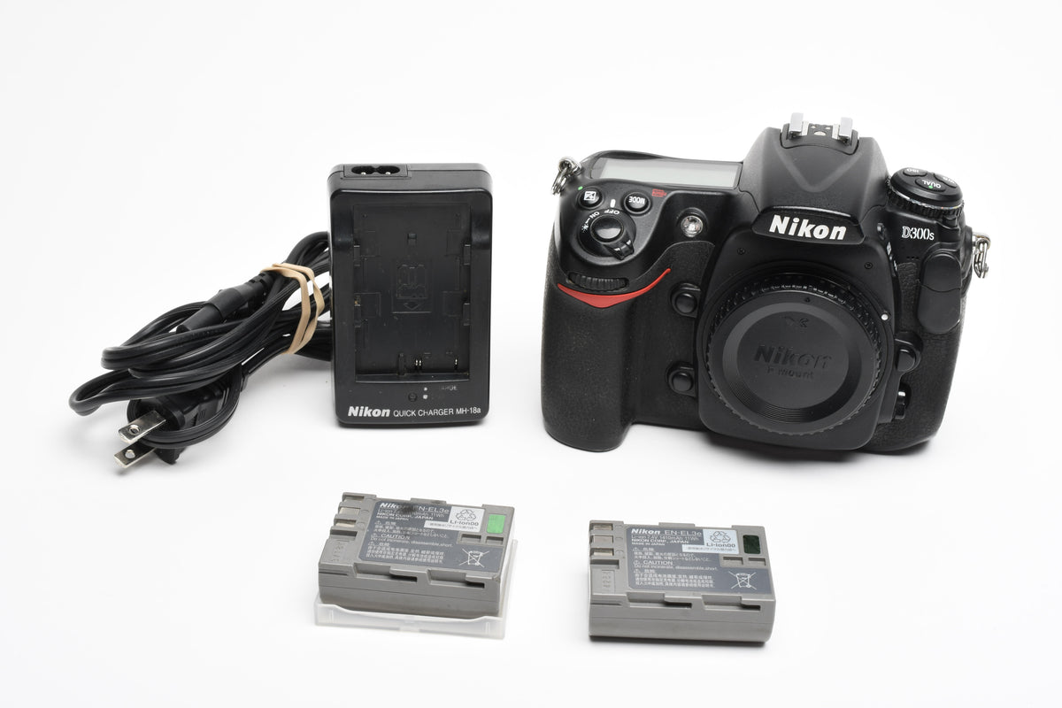 Nikon D300S DSLR Body, 2X batts, charger, 235K Acts, Great, Tested