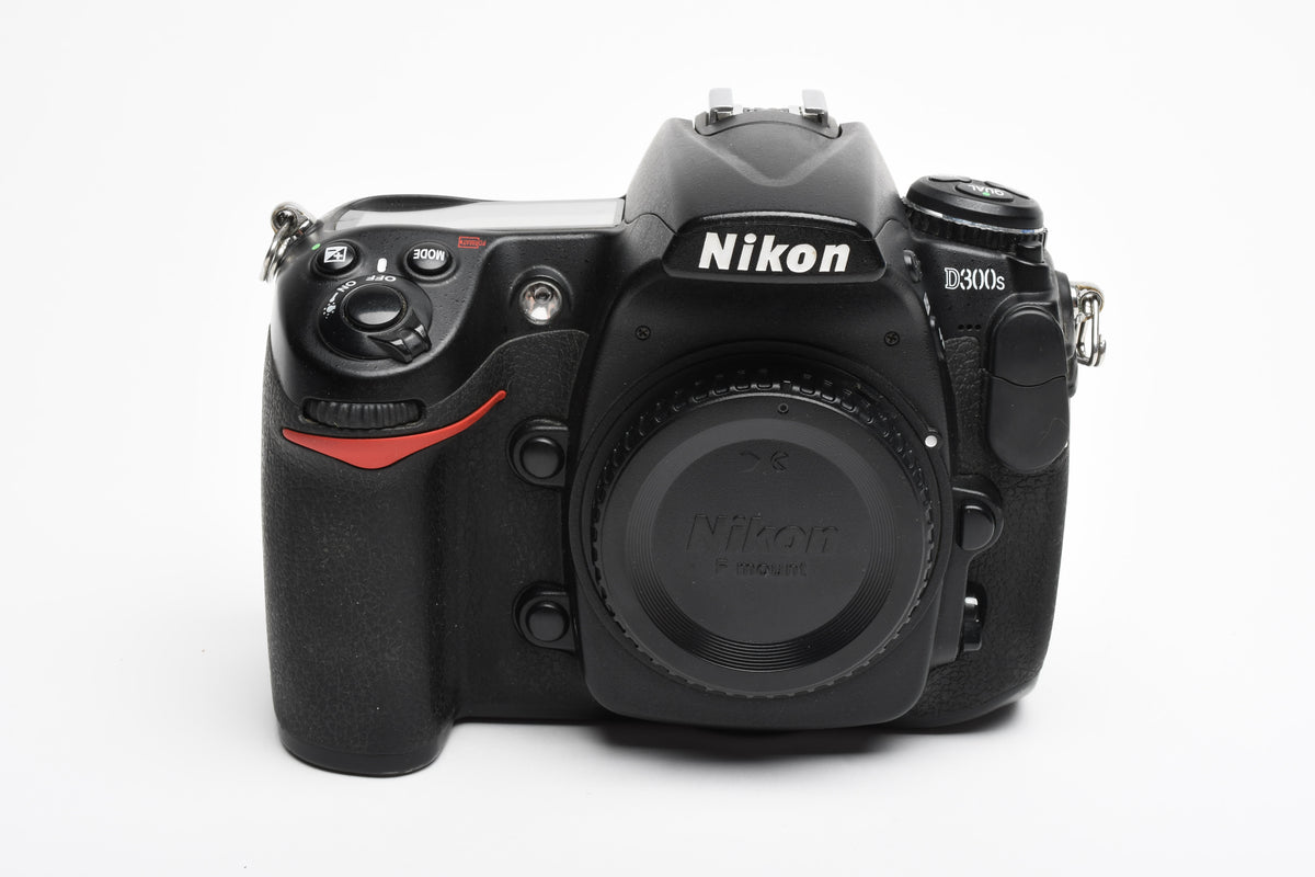 Nikon D300S DSLR Body, 2X batts, charger, 235K Acts, Great, Tested