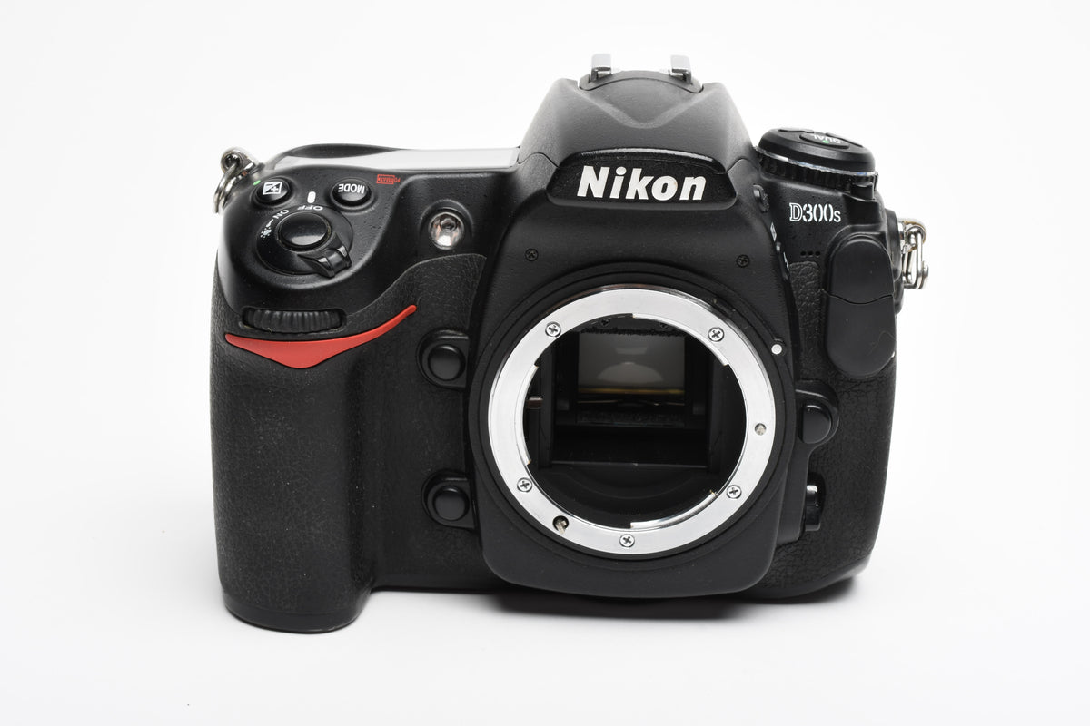 Nikon D300S DSLR Body, 2X batts, charger, 235K Acts, Great, Tested