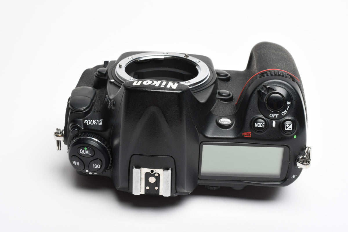 Nikon D300S DSLR Body, 2X batts, charger, 235K Acts, Great, Tested