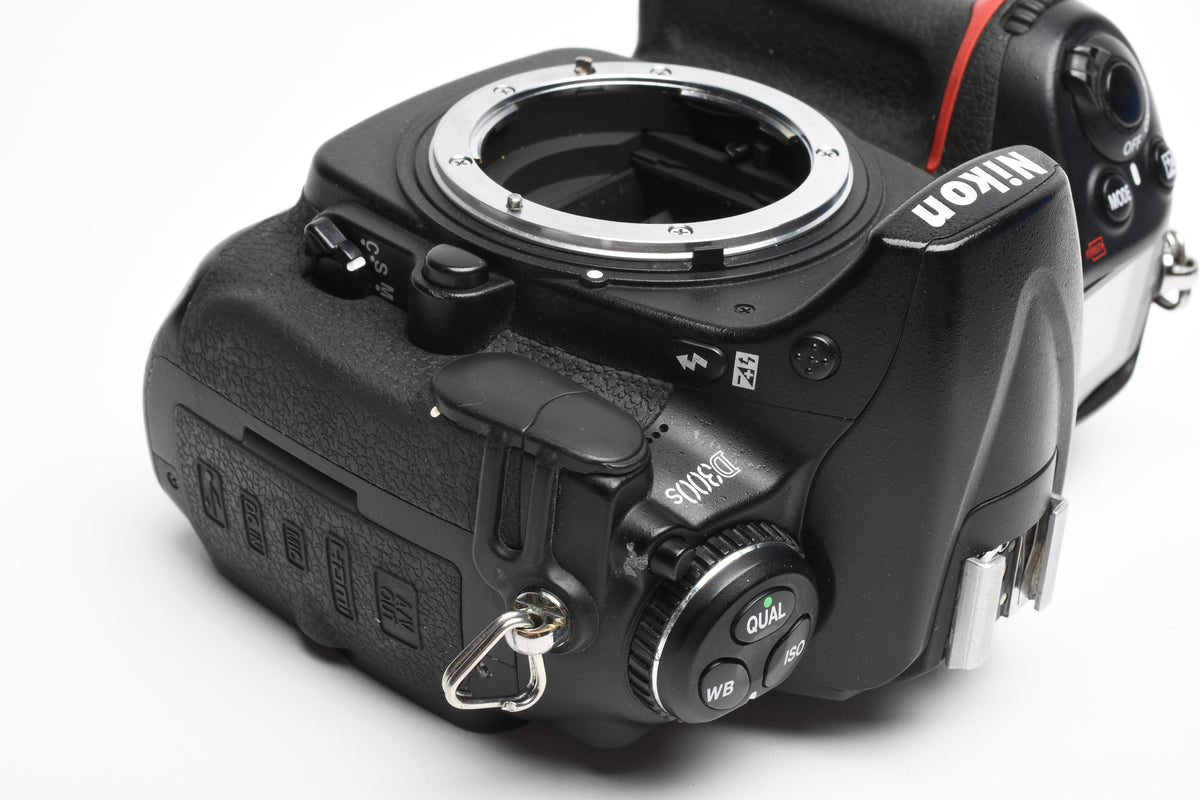 Nikon D300S DSLR Body, 2X batts, charger, 235K Acts, Great, Tested