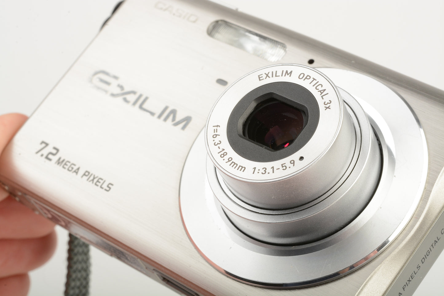 Casio Exilim EX-Z70  7.2MP Digital Point&Shoot camera (Silver), SD, case, batt+charger