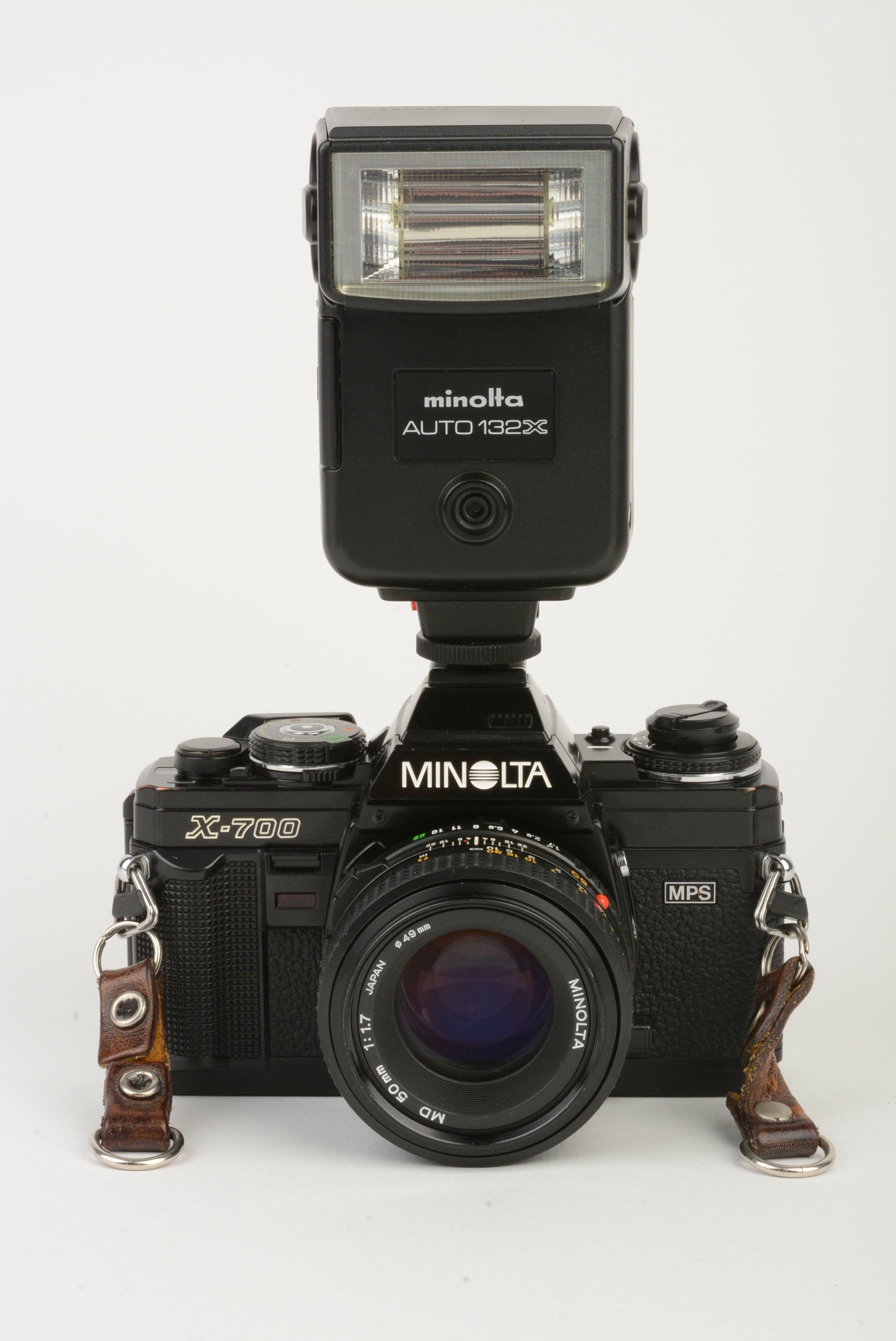 Minolta X700 35mm SLR w/50mm f1.7 lens, 132X flash, strap, cap, new se –  RecycledPhoto