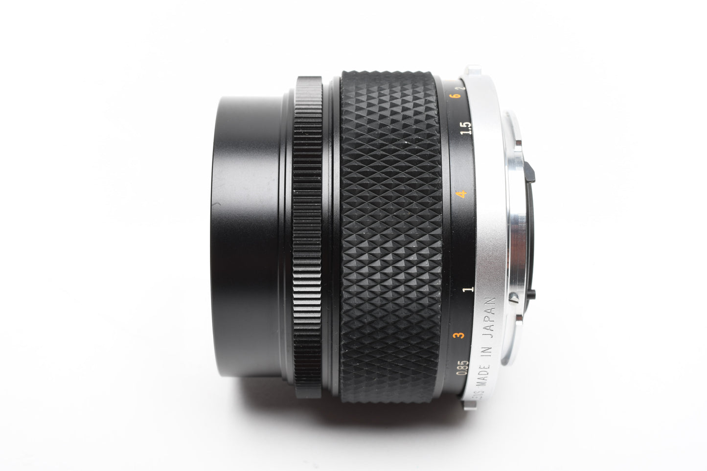 Olympus OM Zuiko 85mm f2 Prime w/Case, Hood, Caps, Mint-, Very sharp!