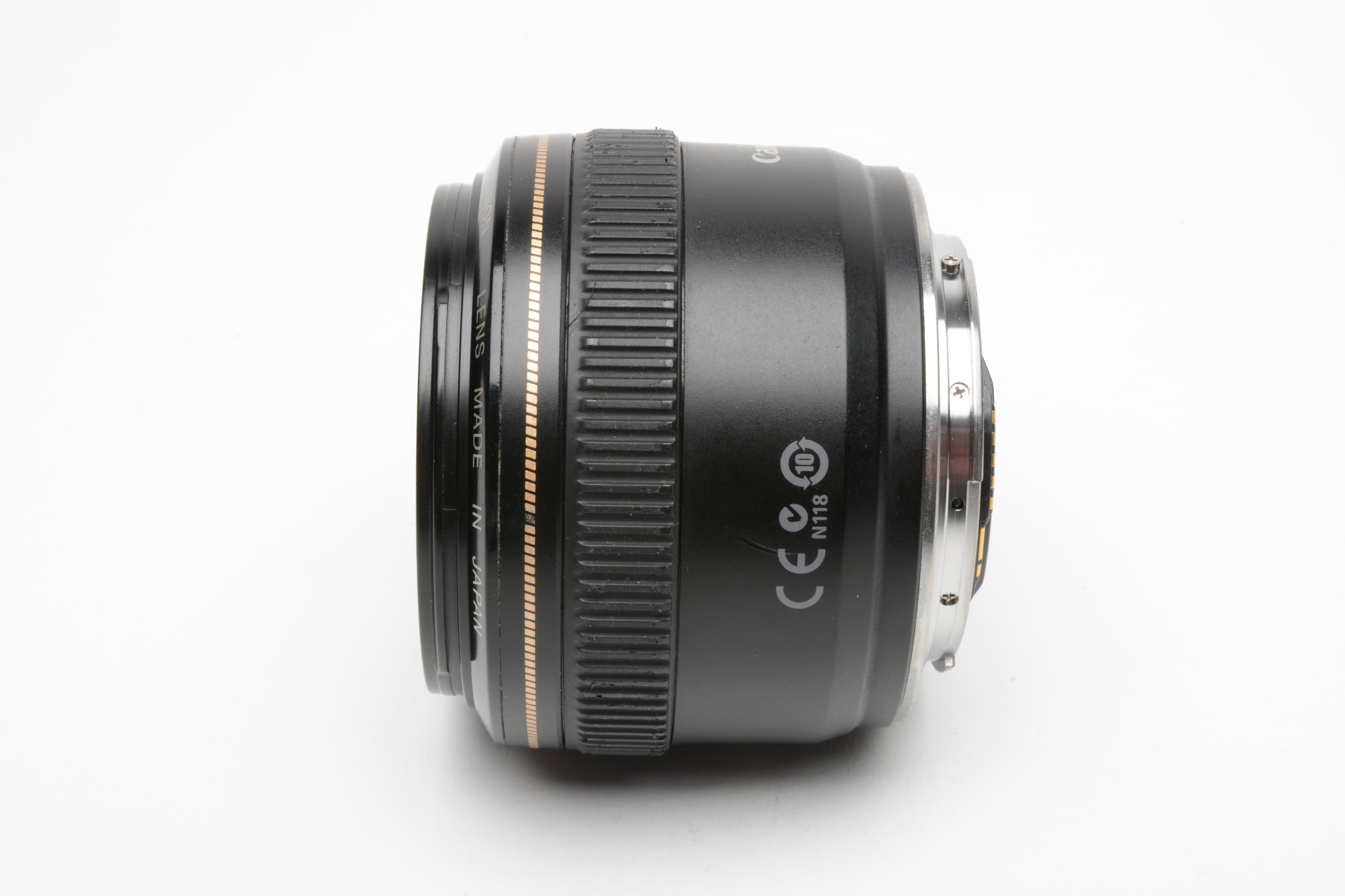 Canon EF 28mm f1.8 USM lens