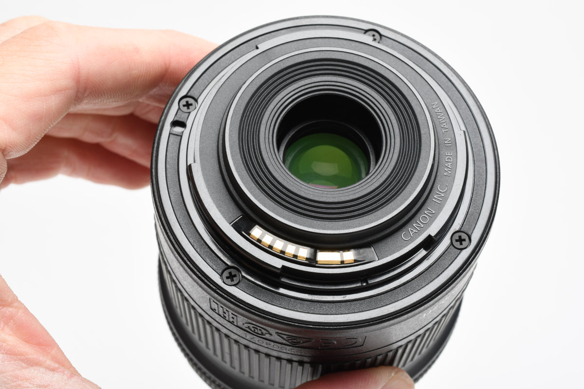 Canon EFS 10-18mm f4.5-5.6 IS STM Zoom Lens, w/Caps and Hood, Nice!