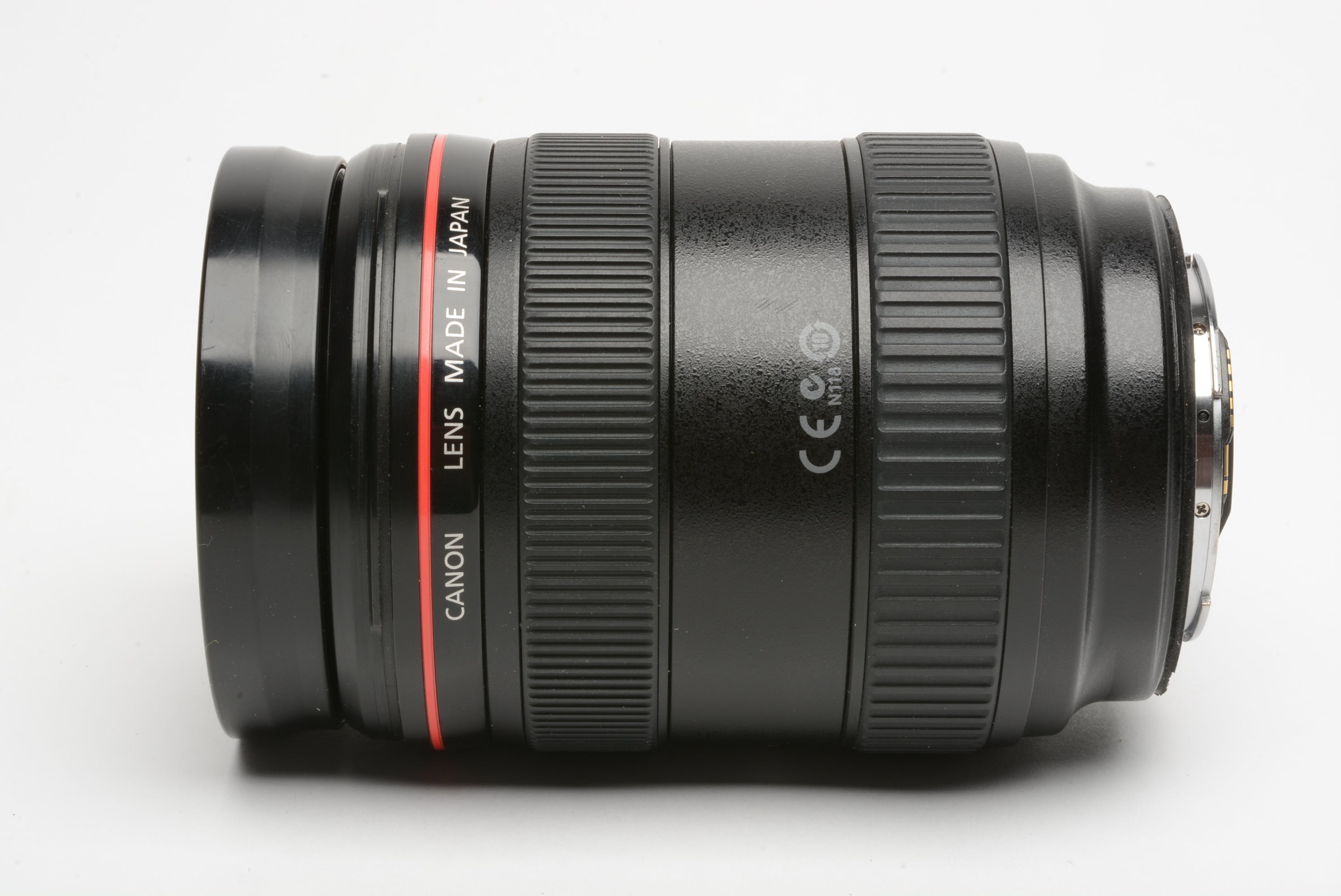 Canon EF 24-70mm f2.8L USM zoom lens, hood, caps, very sharp, Nice