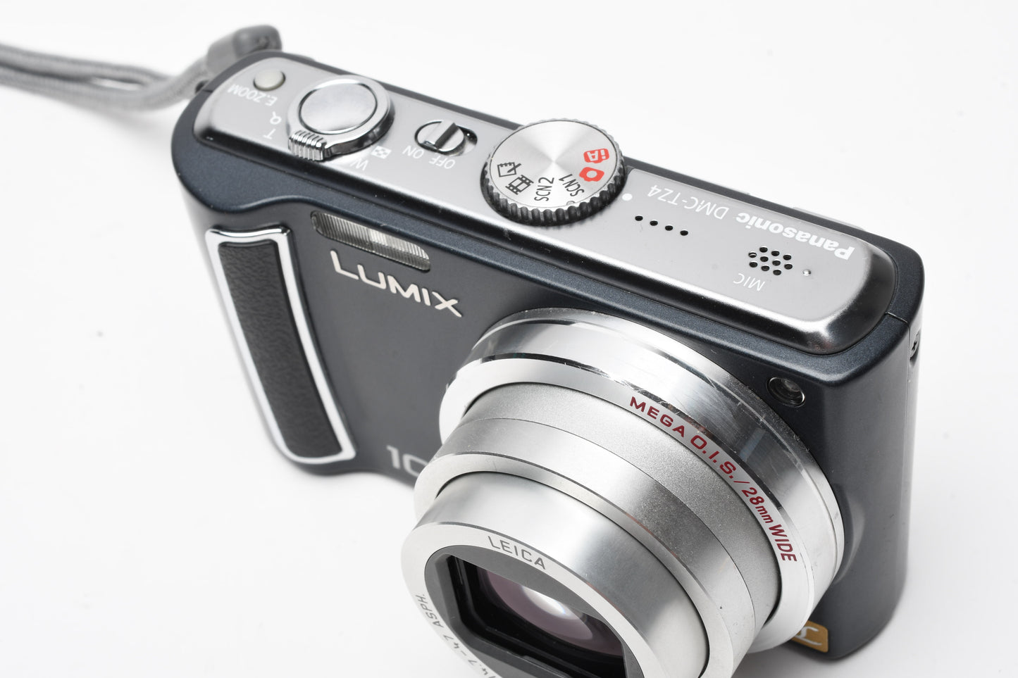 Panasonic Lumix DMC-TZ4 8.1MP Digital Point&Shoot bundle, 2batts, SD card