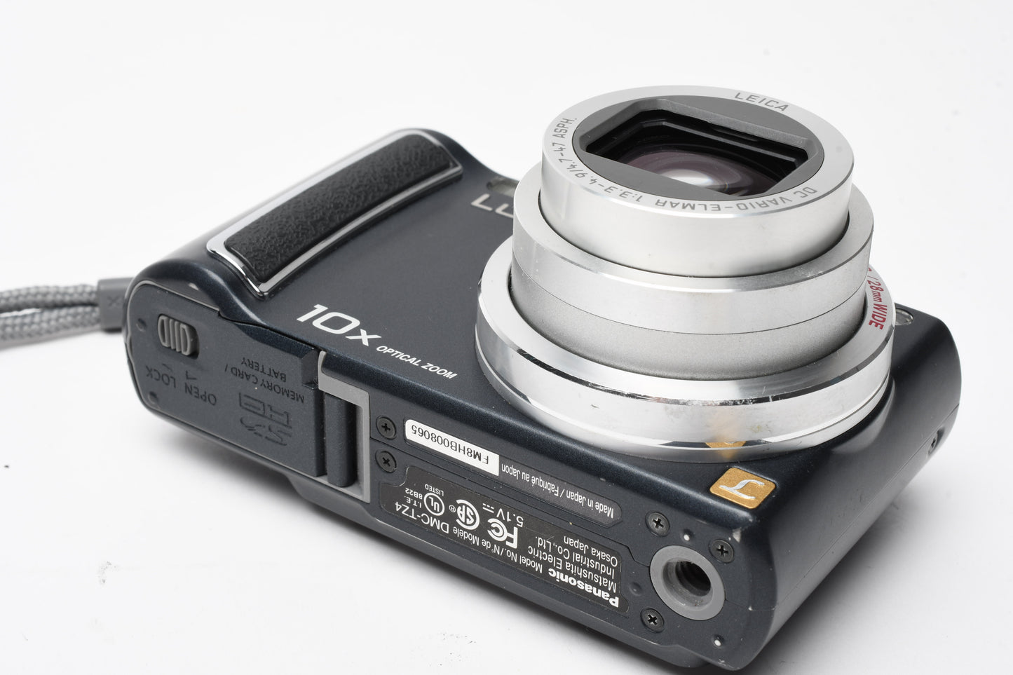 Panasonic Lumix DMC-TZ4 8.1MP Digital Point&Shoot bundle, 2batts, SD card