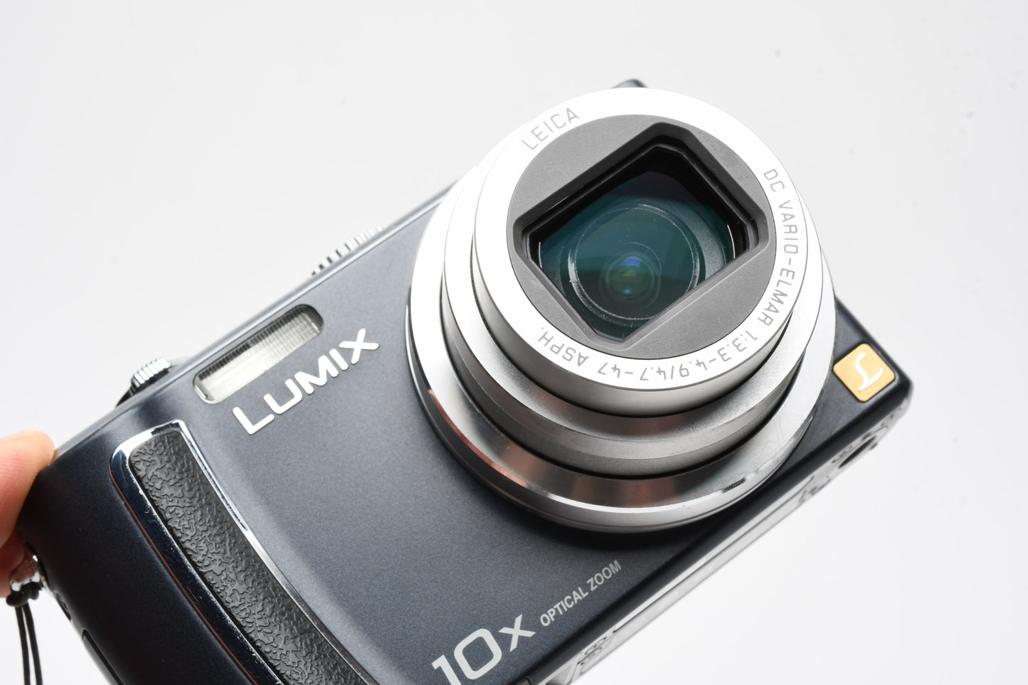 Panasonic Lumix DMC-TZ4 8.1MP Digital Point&Shoot bundle, 2batts, SD card