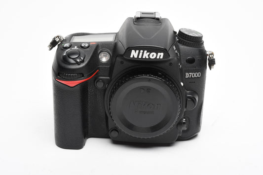 Nikon D7000 16.2MP DSLR, batt, charger, Only 7356 Acts! Very clean, light use