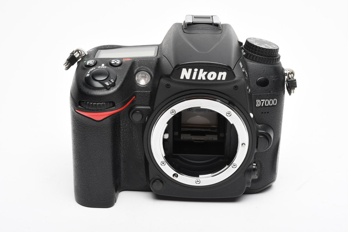 Nikon D7000 16.2MP DSLR, batt, charger, Only 7356 Acts! Very clean, light use