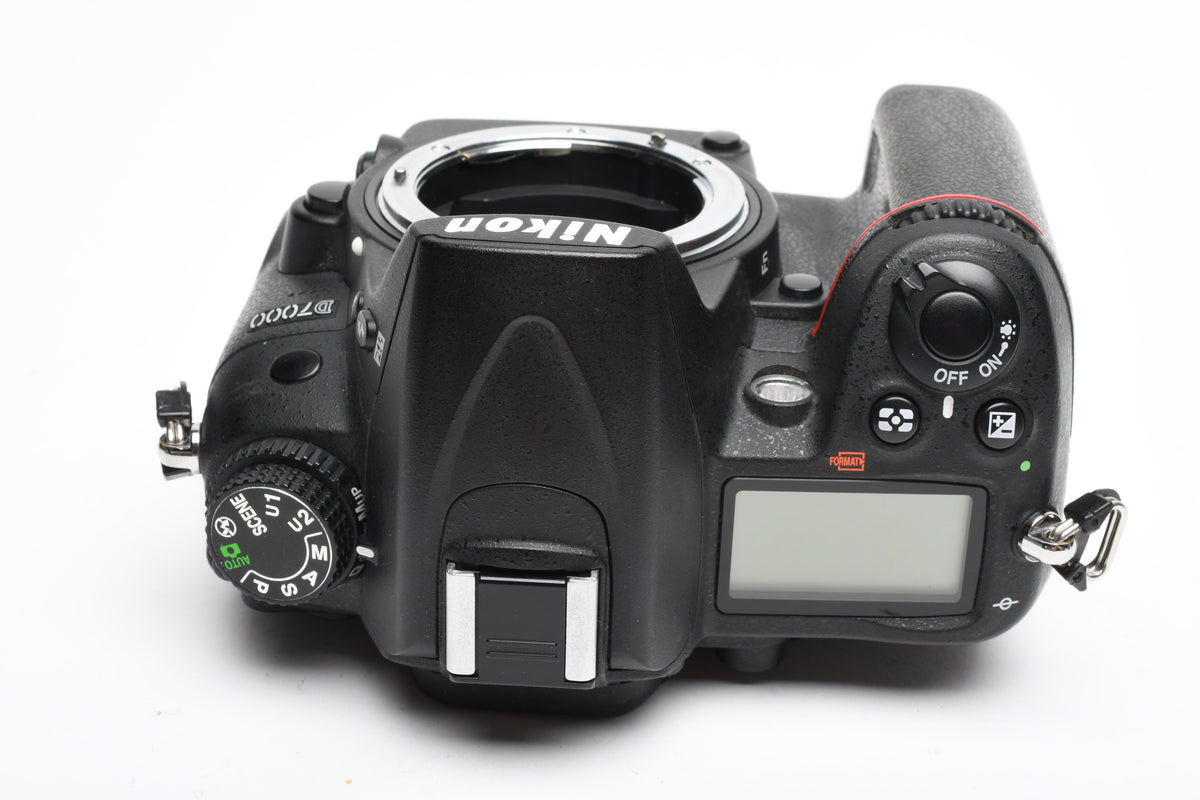 Nikon D7000 16.2MP DSLR, batt, charger, Only 7356 Acts! Very clean, light use