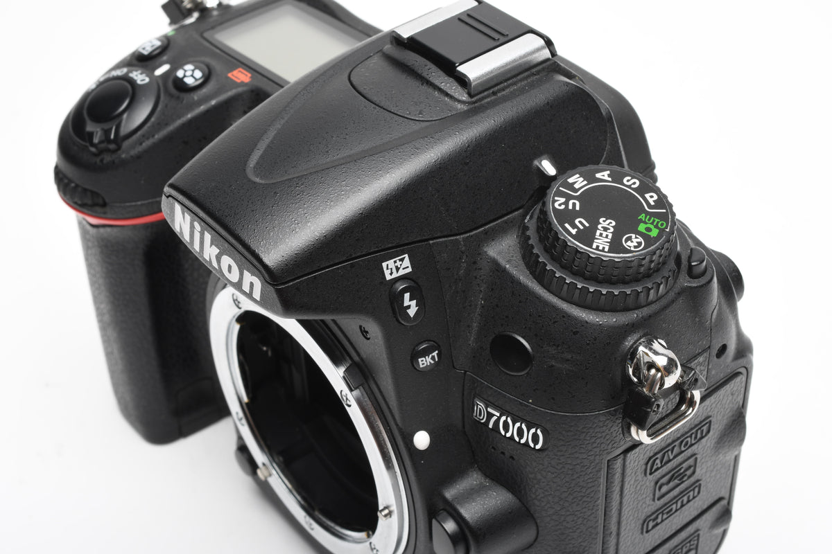 Nikon D7000 16.2MP DSLR, batt, charger, Only 7356 Acts! Very clean, light use