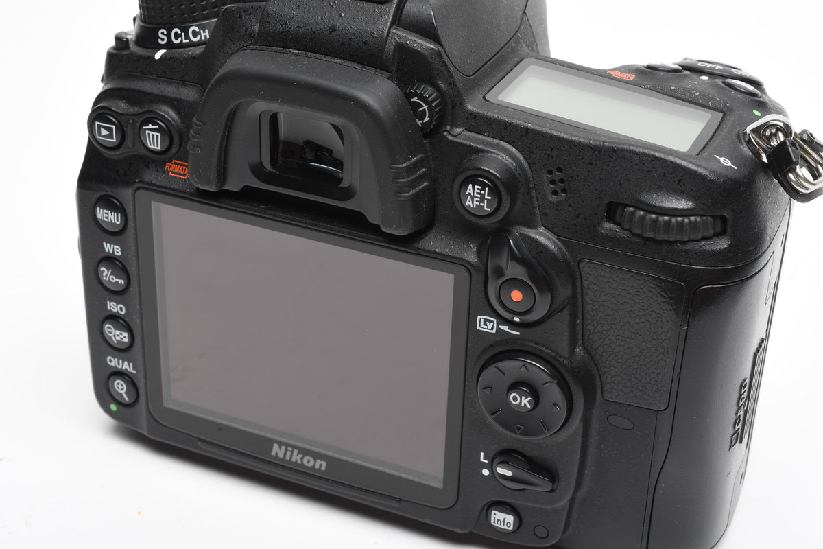 Nikon D7000 16.2MP DSLR, batt, charger, Only 7356 Acts! Very clean, light use