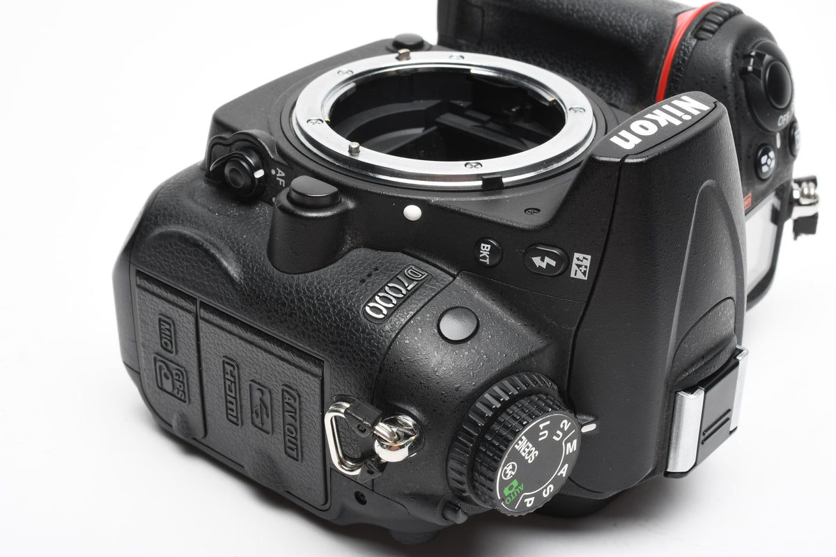 Nikon D7000 16.2MP DSLR, batt, charger, Only 7356 Acts! Very clean, light use