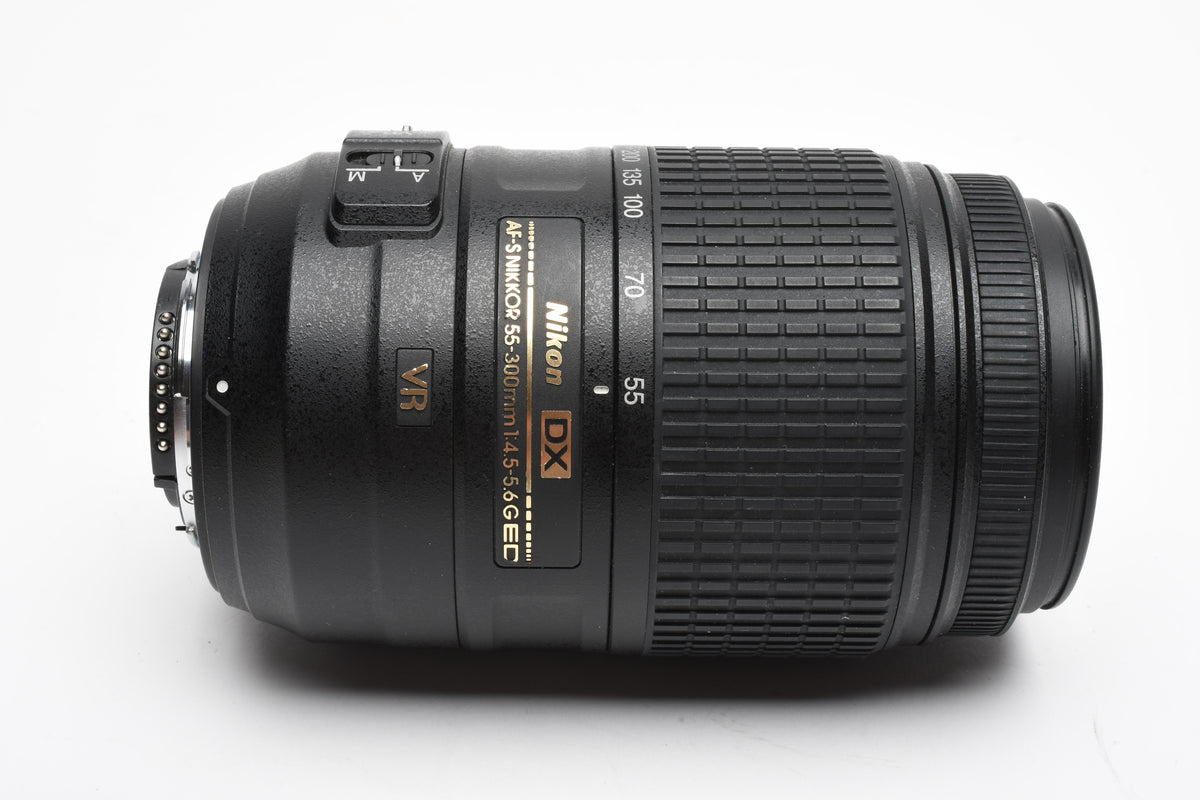 Nikon AF-S Nikkor 55-300mm f4.5-5.6G ED VR zoom lens, Caps, Mint-
