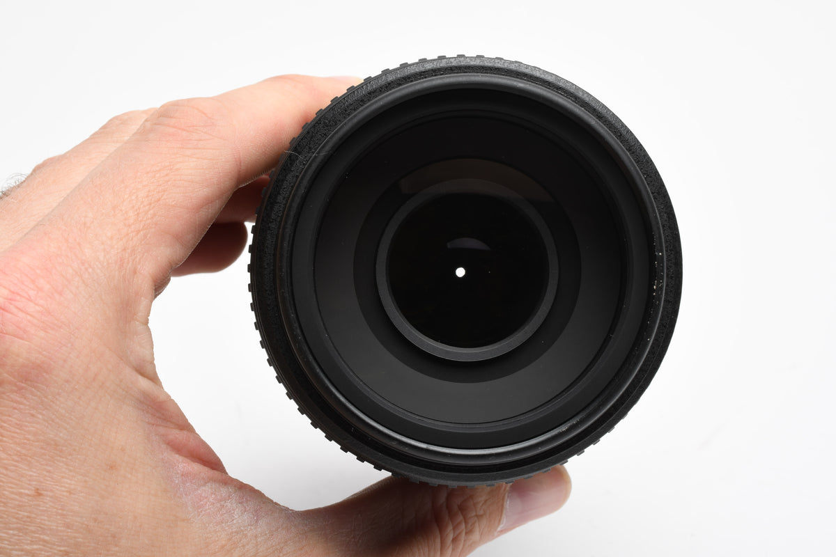 Nikon AF-S Nikkor 55-300mm f4.5-5.6G ED VR zoom lens, Caps, Mint-