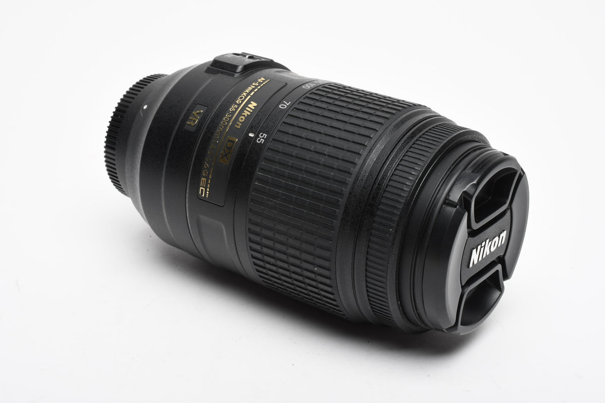 Nikon AF-S Nikkor 55-300mm f4.5-5.6G ED VR zoom lens, Caps, Mint-