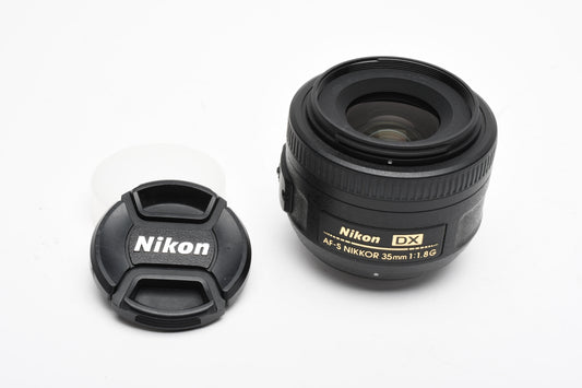 Nikon AF-S Nikkor 35mm f1.8G DX lens, caps, Great! Mint-
