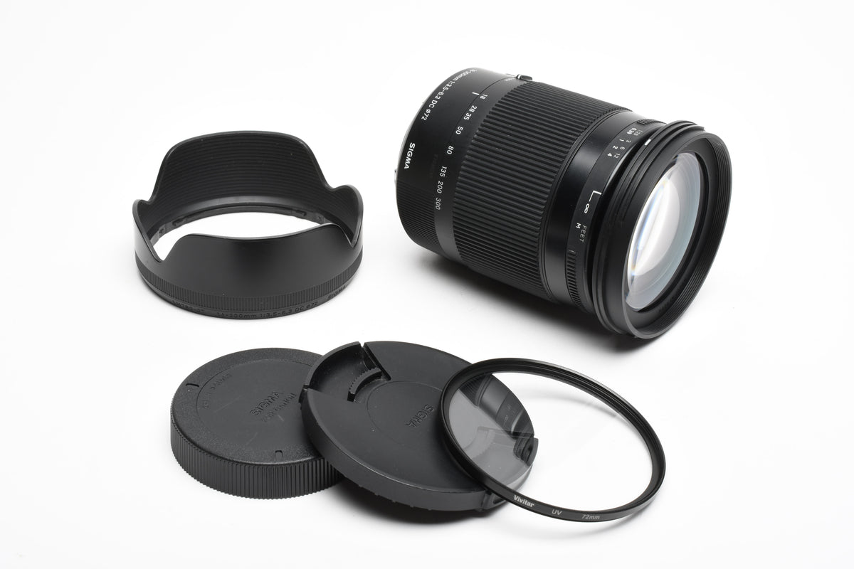 Sigma 18-300mm F3.5-6.3 DC Contemporary Canon EF Mount, Hood, UV filter, Great!