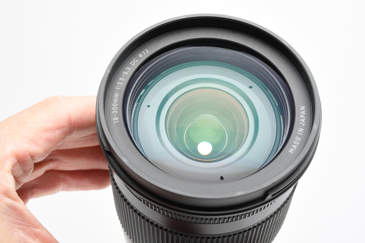 Sigma 18-300mm F3.5-6.3 DC Contemporary Canon EF Mount, Hood, UV filter, Great!
