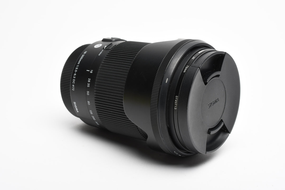 Sigma 18-300mm F3.5-6.3 DC Contemporary Canon EF Mount, Hood, UV filter, Great!